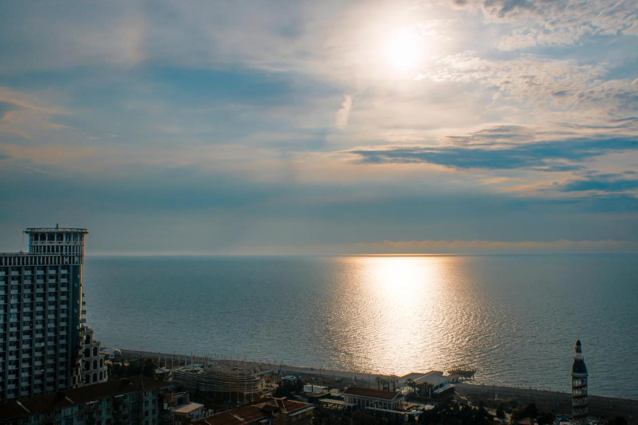 Orbi City - Aparthotel Near The Beach バトゥーミ エクステリア 写真