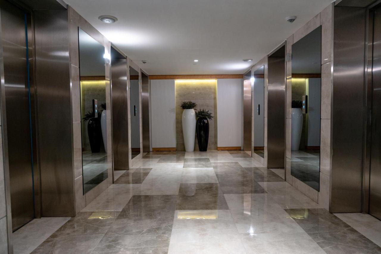 Orbi City - Aparthotel Near The Beach バトゥーミ エクステリア 写真